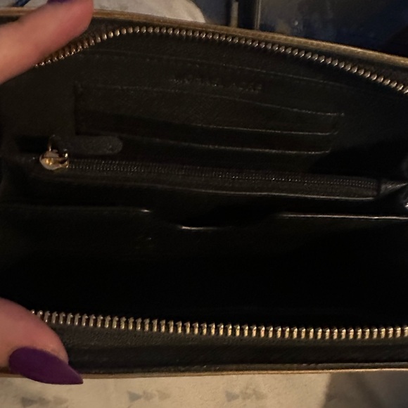 Michael Kors wallet black with gold trim - Picture 6 of 6